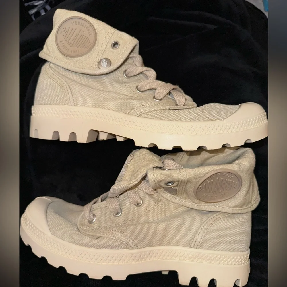 Palladium Baggy Bootie (Women) 6.5 - Picture 2 of 10